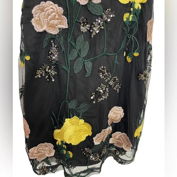 Lulu’s Flower Embroidered Sequin Dress Size Small Black and yellow . - Picture 4 of 11